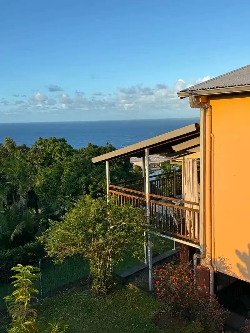 Vue extérieure de la Villa Bigaradier à Sainte-Rose, île de la Réunion